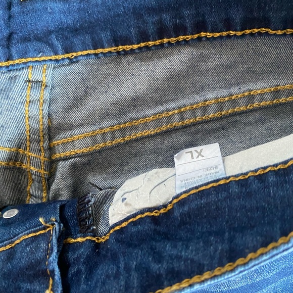 Distressed Jeans - Picture 4 of 5